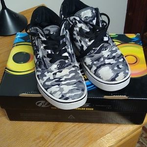 Heelys Size 6 Charcoal Grey Camo